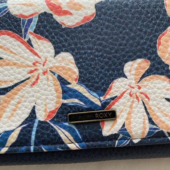 NWOT Roxy Hazy Daze Trifold Wallet - Picture 9 of 10